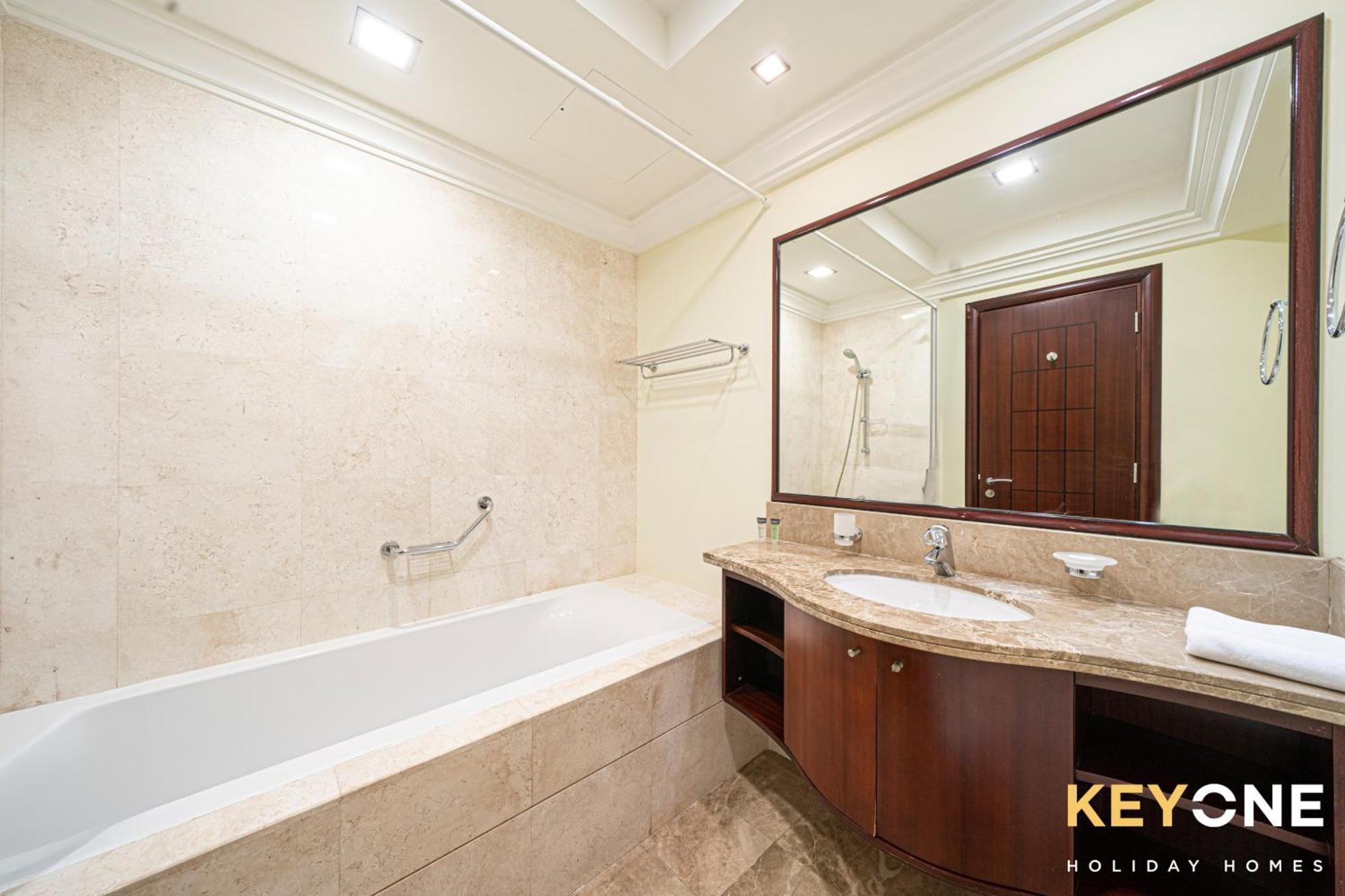 Apartment Grandeur Living 2br Maid With Access